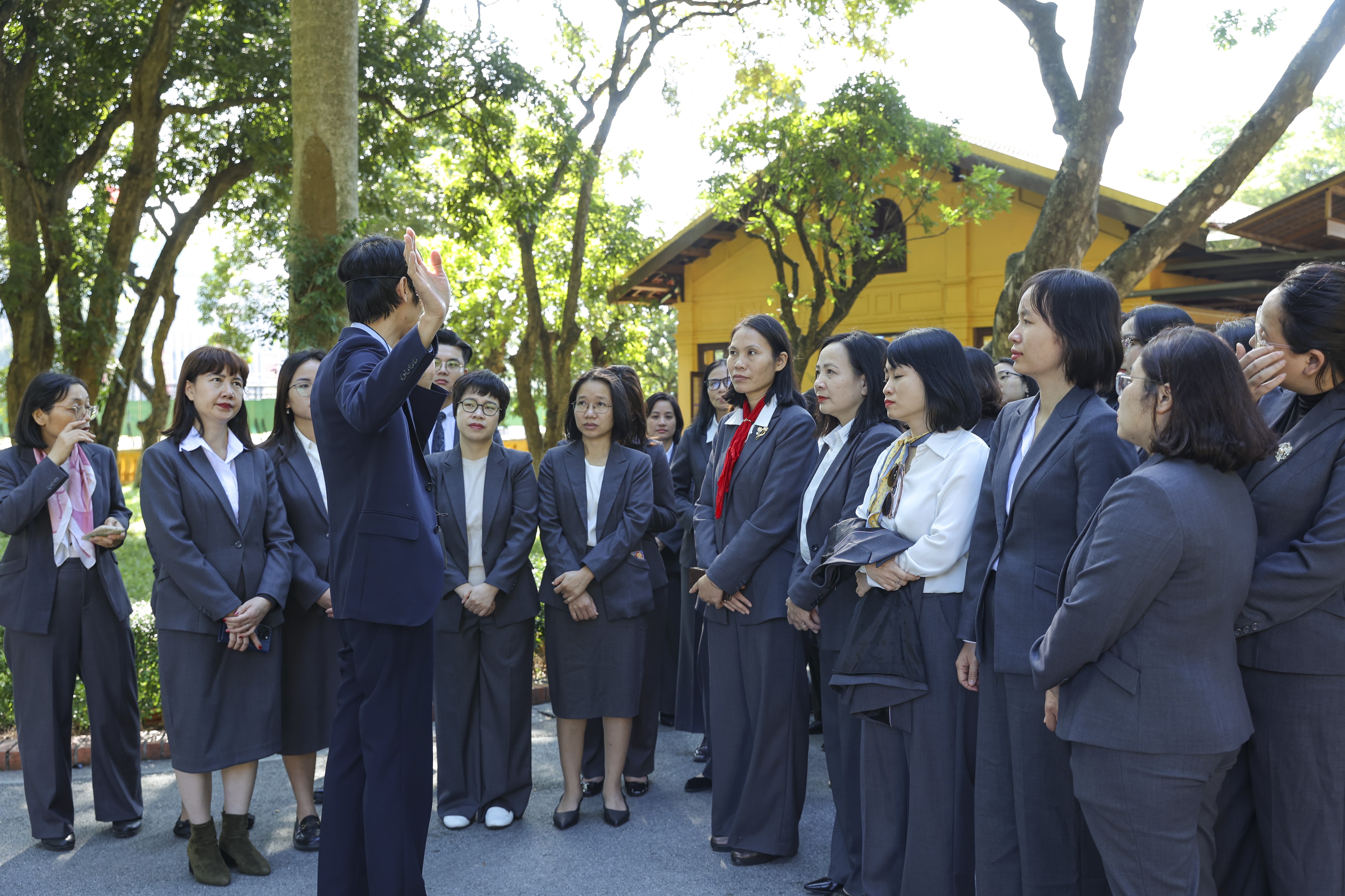 纪念传统日75周年:越南友好组织联合会举行向胡志明主席报功仪式 Liên hiệp các tổ chức hữu nghị Việt Nam tri ân Chủ tịch Hồ Chí Minh và báo cáo công tác nhân kỷ niệm 75 năm Ngày truyền thống