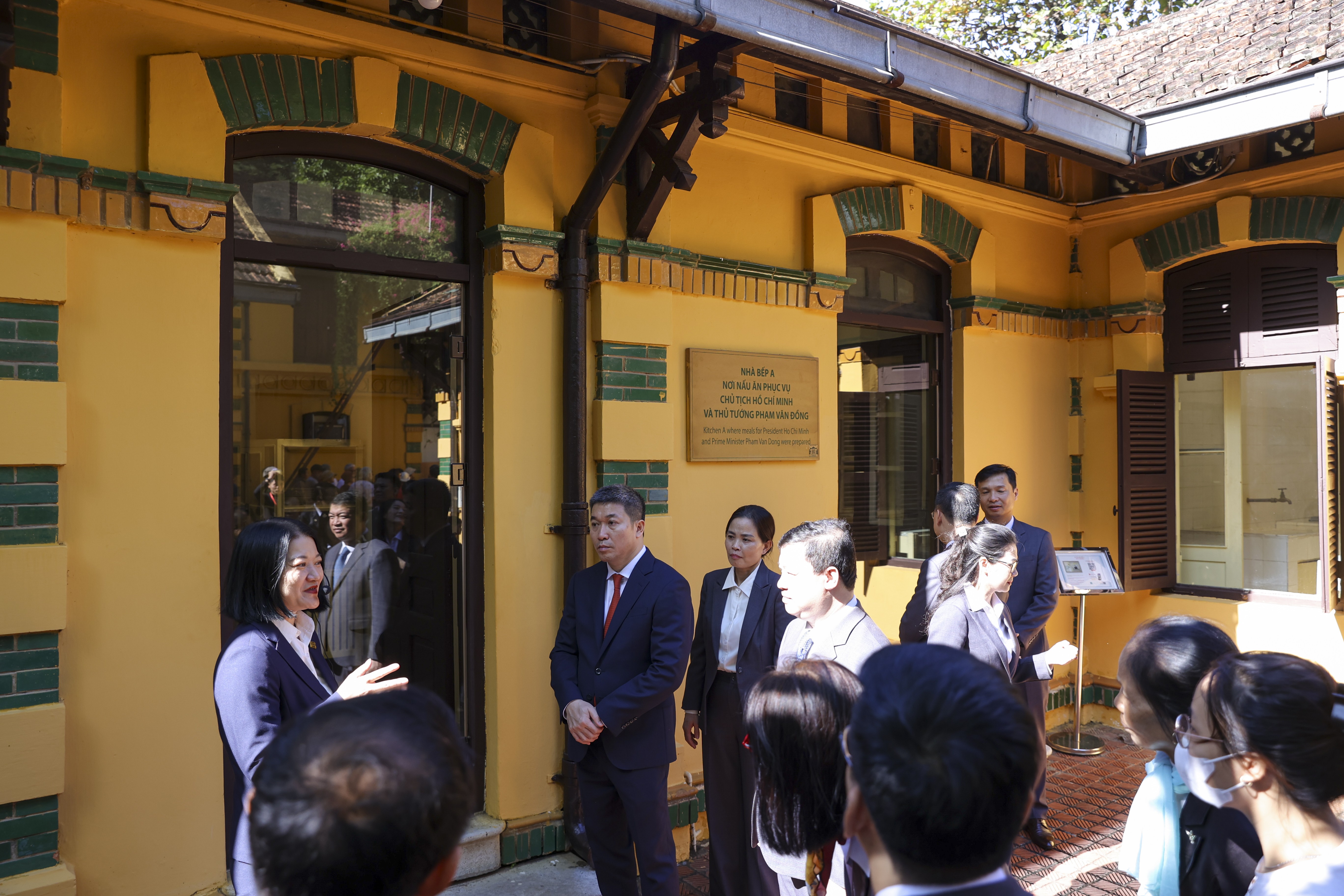 纪念传统日75周年:越南友好组织联合会举行向胡志明主席报功仪式 Liên hiệp các tổ chức hữu nghị Việt Nam tri ân Chủ tịch Hồ Chí Minh và báo cáo công tác nhân kỷ niệm 75 năm Ngày truyền thống