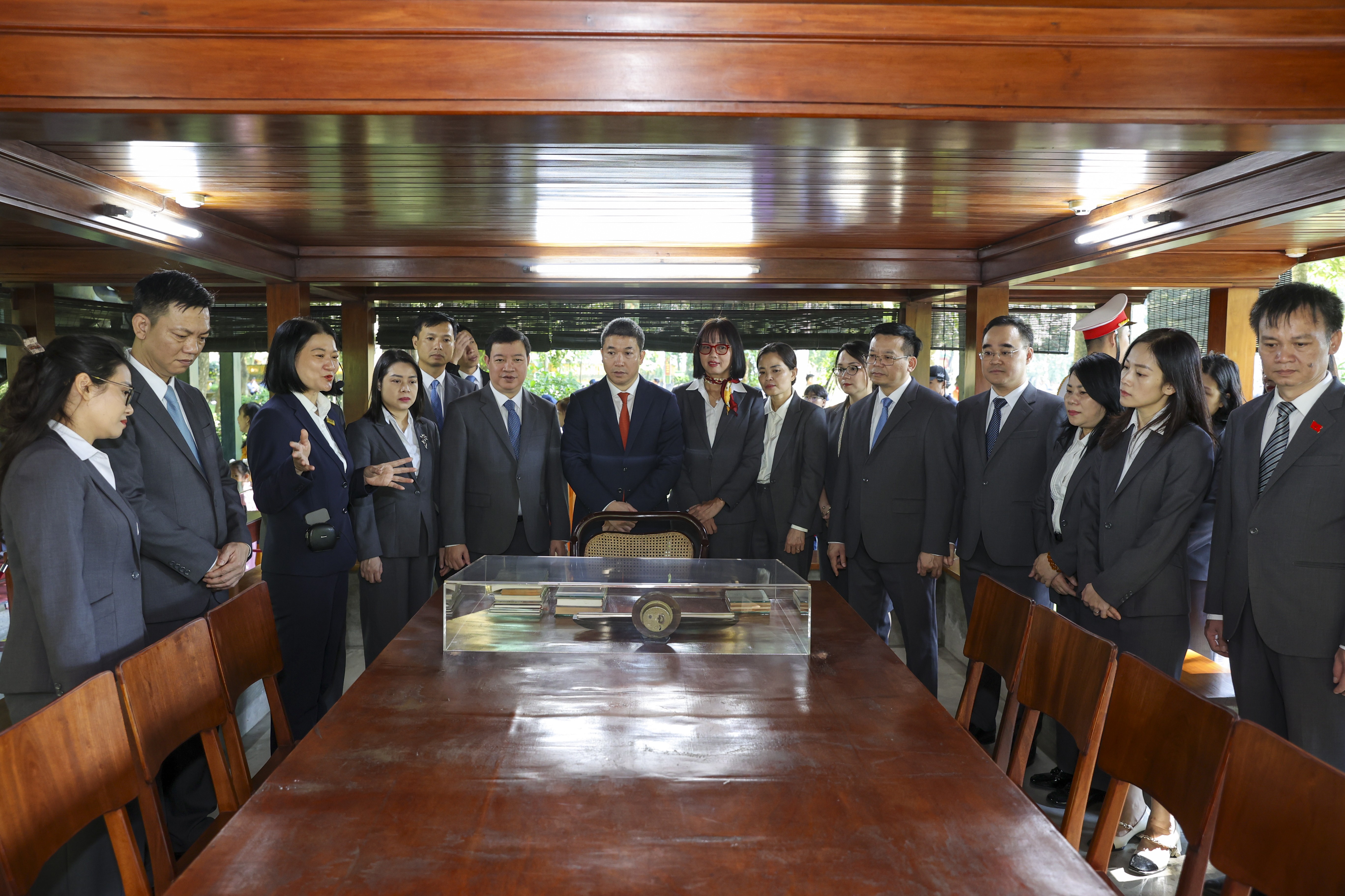 纪念传统日75周年:越南友好组织联合会举行向胡志明主席报功仪式 Liên hiệp các tổ chức hữu nghị Việt Nam tri ân Chủ tịch Hồ Chí Minh và báo cáo công tác nhân kỷ niệm 75 năm Ngày truyền thống