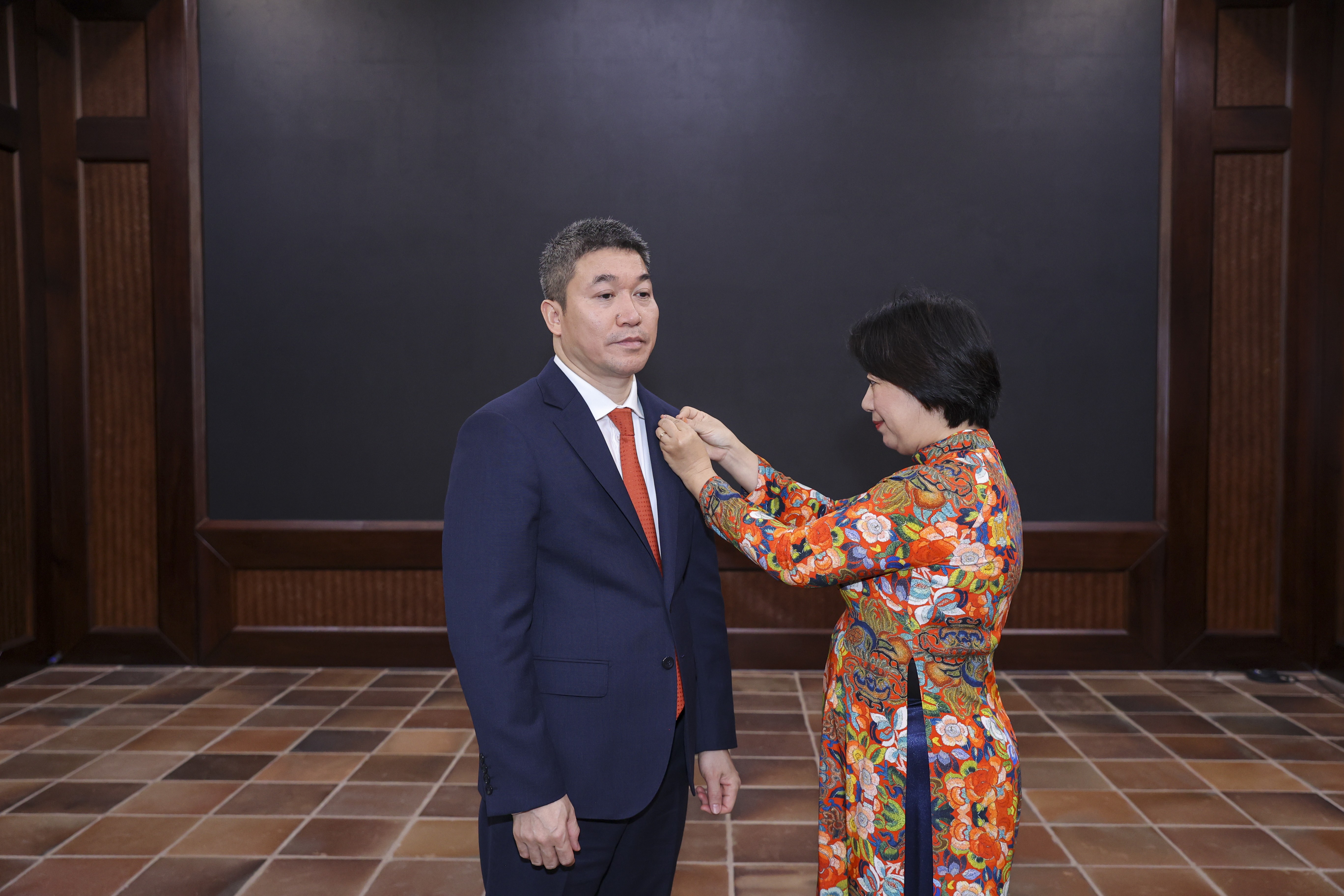 纪念传统日75周年:越南友好组织联合会举行向胡志明主席报功仪式 Liên hiệp các tổ chức hữu nghị Việt Nam tri ân Chủ tịch Hồ Chí Minh và báo cáo công tác nhân kỷ niệm 75 năm Ngày truyền thống