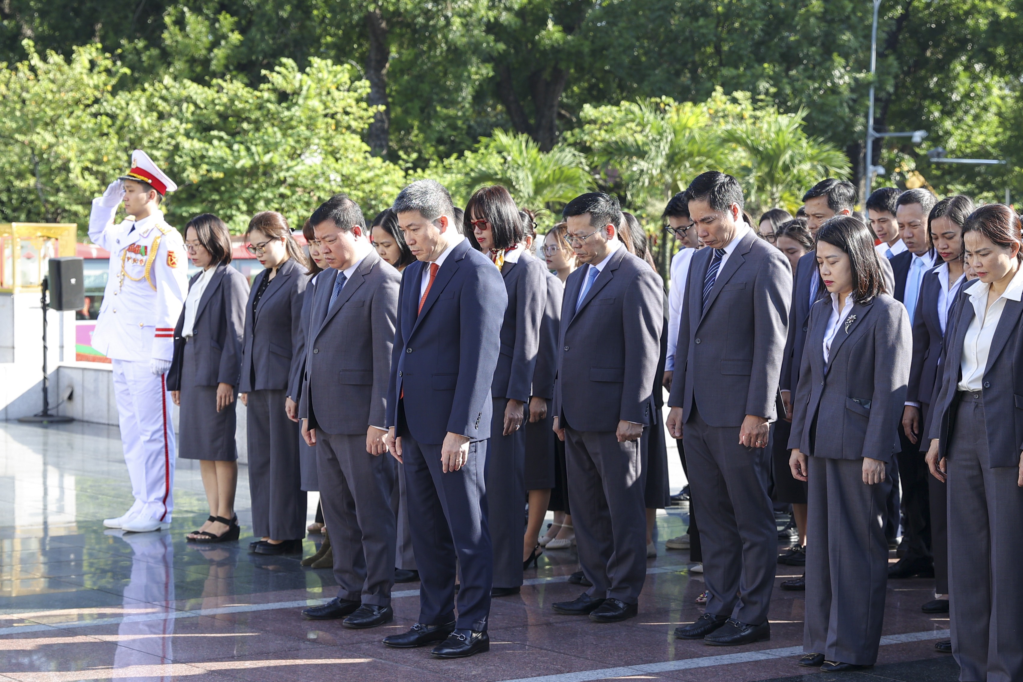 纪念传统日75周年:越南友好组织联合会举行向胡志明主席报功仪式 Liên hiệp các tổ chức hữu nghị Việt Nam tri ân Chủ tịch Hồ Chí Minh và báo cáo công tác nhân kỷ niệm 75 năm Ngày truyền thống