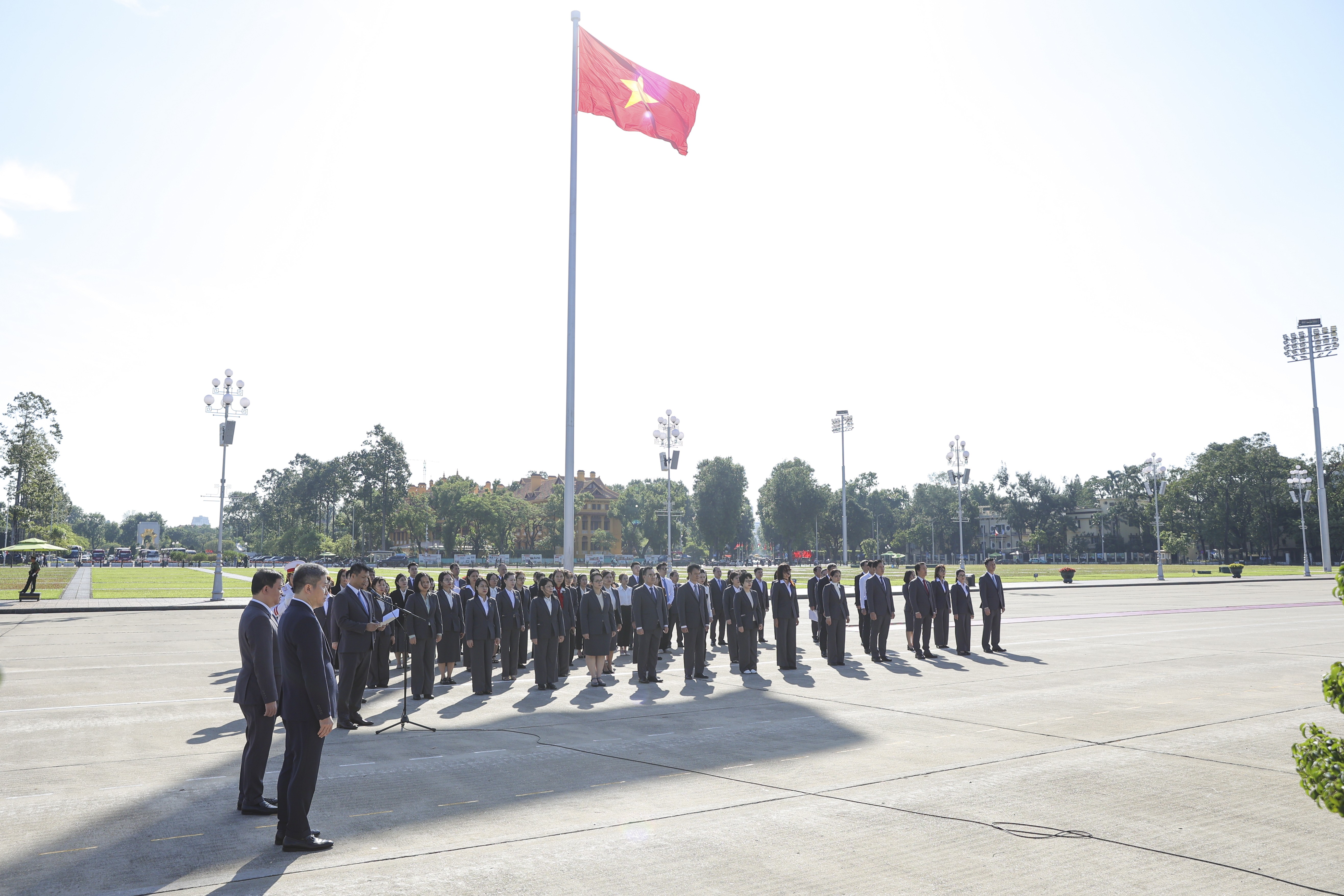 纪念传统日75周年:越南友好组织联合会举行向胡志明主席报功仪式 Liên hiệp các tổ chức hữu nghị Việt Nam tri ân Chủ tịch Hồ Chí Minh và báo cáo công tác nhân kỷ niệm 75 năm Ngày truyền thống