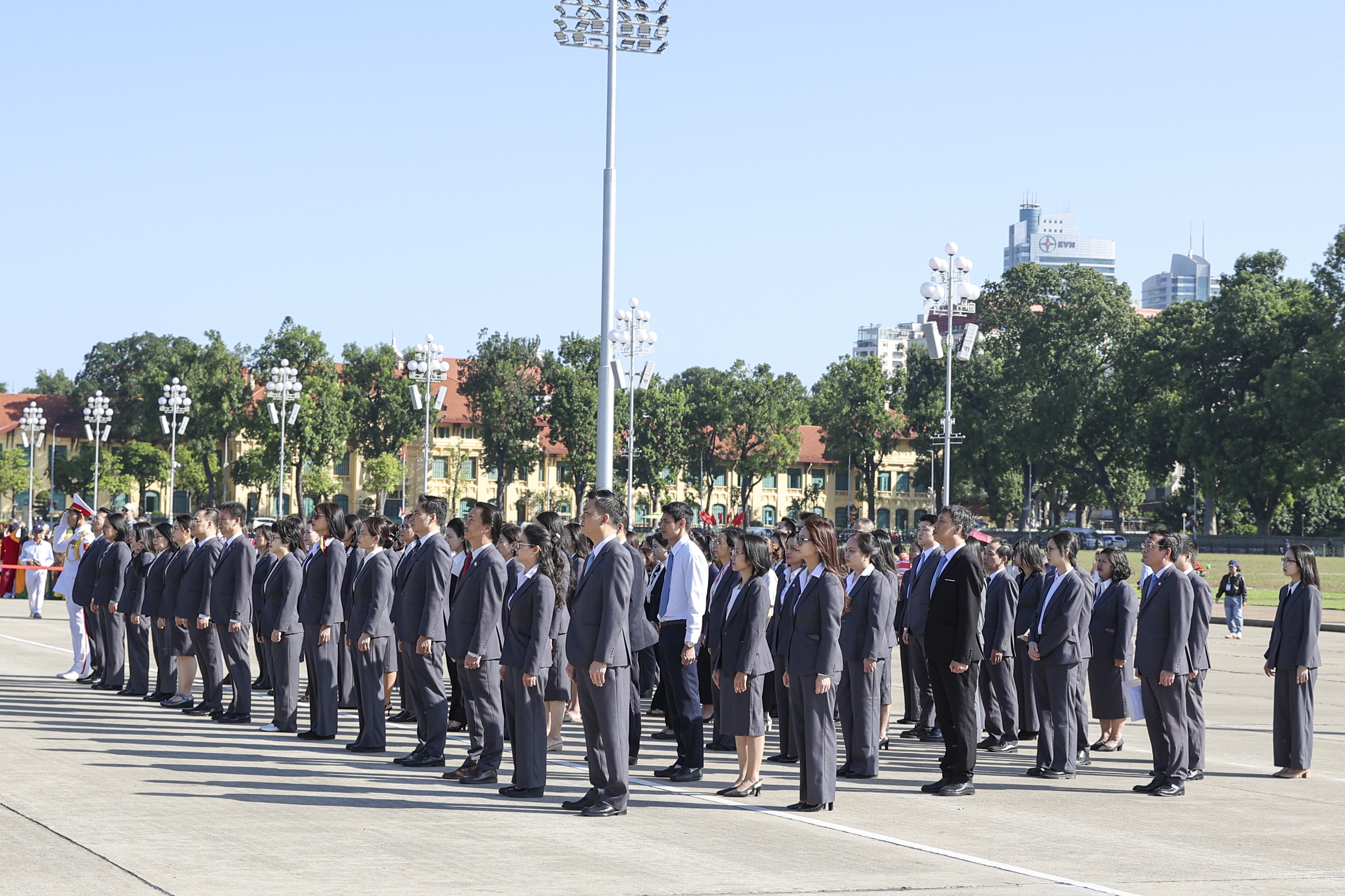 纪念传统日75周年:越南友好组织联合会举行向胡志明主席报功仪式 Liên hiệp các tổ chức hữu nghị Việt Nam tri ân Chủ tịch Hồ Chí Minh và báo cáo công tác nhân kỷ niệm 75 năm Ngày truyền thống