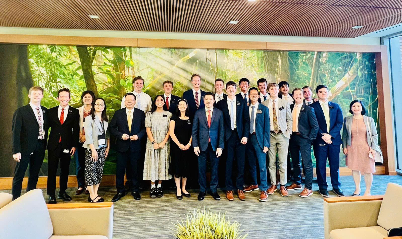 越南友好组织联合会与越南人权保障问题 Liên hiệp các tổ chức hữu nghị Việt Nam với vấn đề bảo đảm quyền con người ở Việt Nam