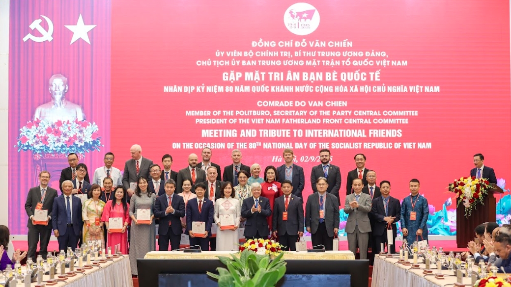 积极支持党和国家对外工作的75年——新征程上的使命