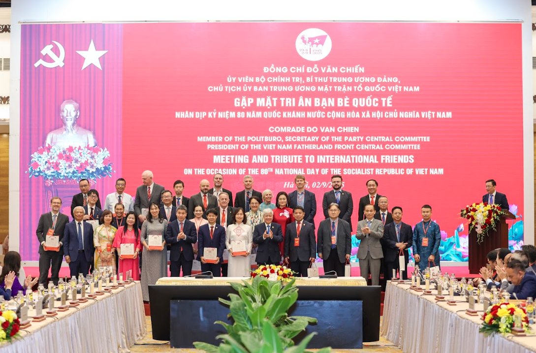 积极支持党和国家对外工作的75年——新征程上的使命 75 năm tích cực hỗ trợ đối ngoại đảng và ngoại giao nhà nước – nhiệm vụ trên chặng đường mới