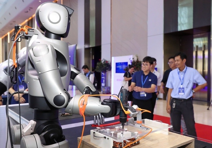 2025年秋季经济论坛框架内的科技企业展区