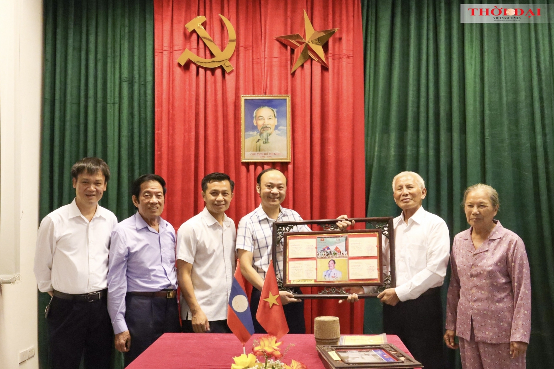 越南首都大街小巷红旗飘扬，喜迎九·二国庆节
