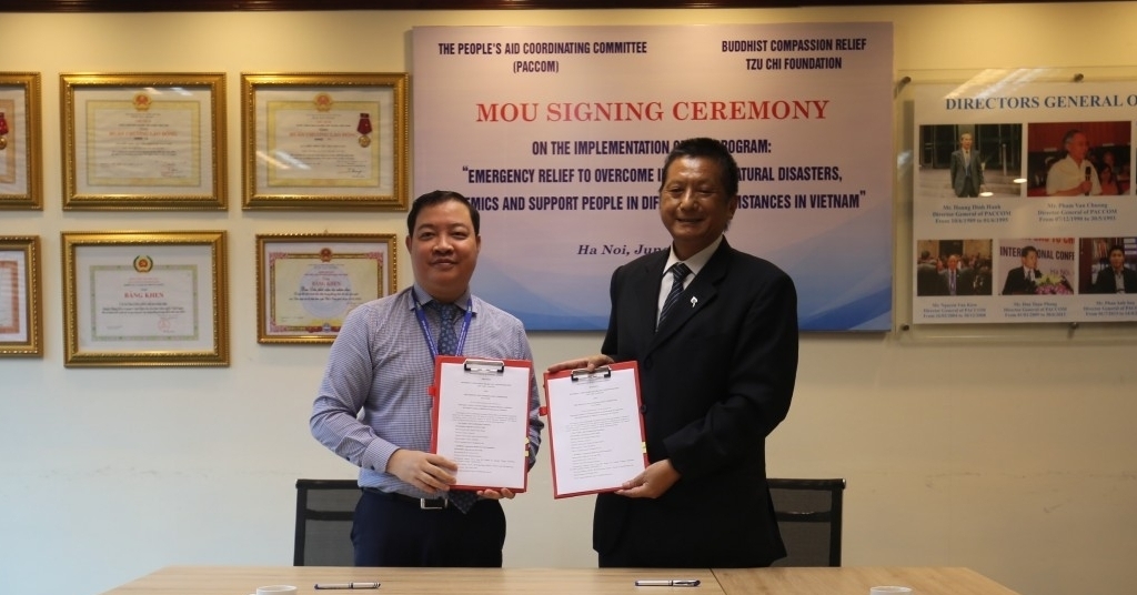 越南友好组织联合会下属人民援助协调委员会与慈济基金会携手帮助困难群众