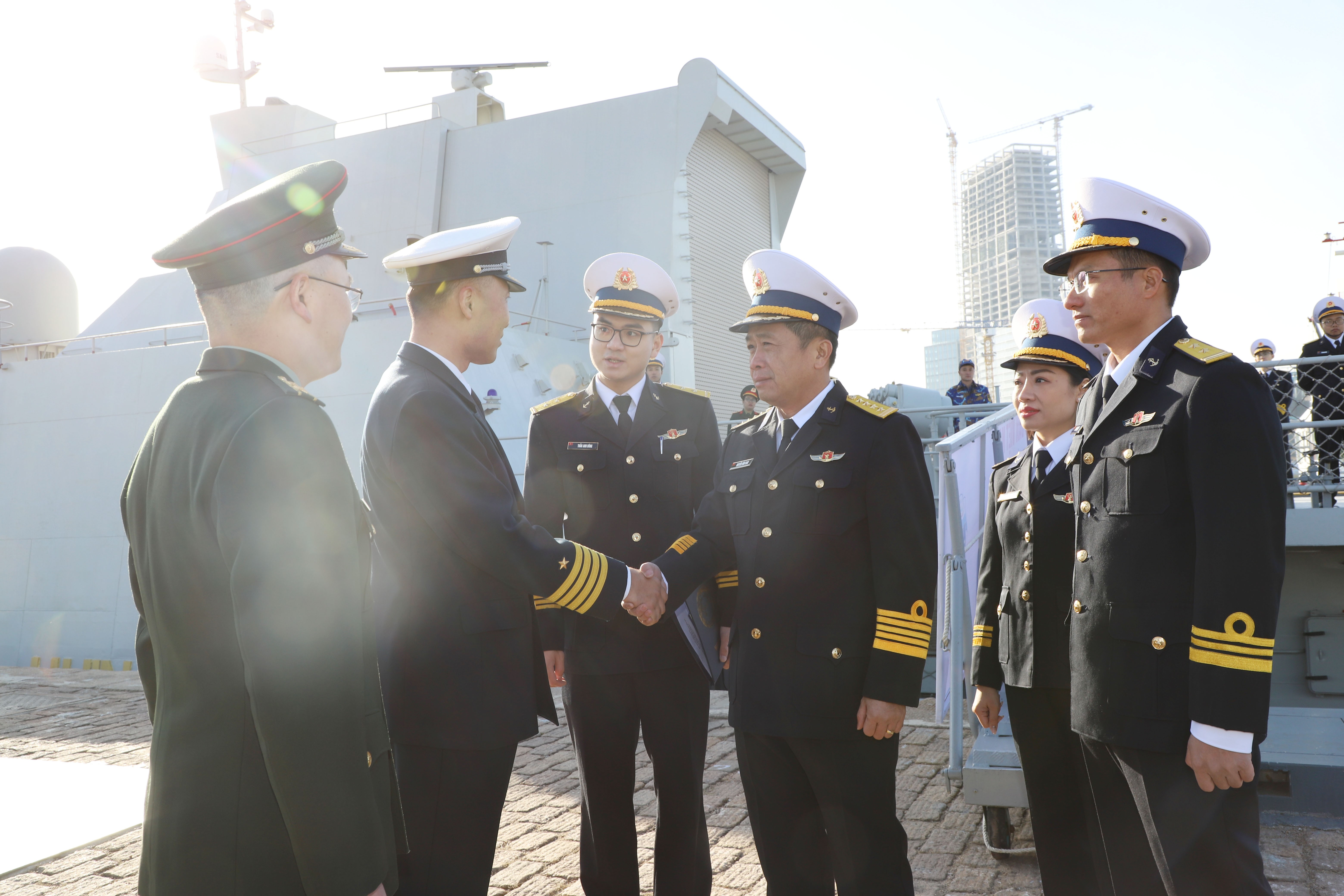 陈兴道015号导弹护卫舰开始对中国海军进行访问和交流