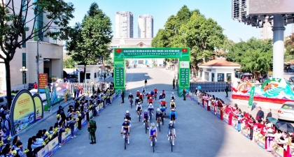 “两国一赛道”国际自行车赛红河（中国）—老街（越南）顺利举办