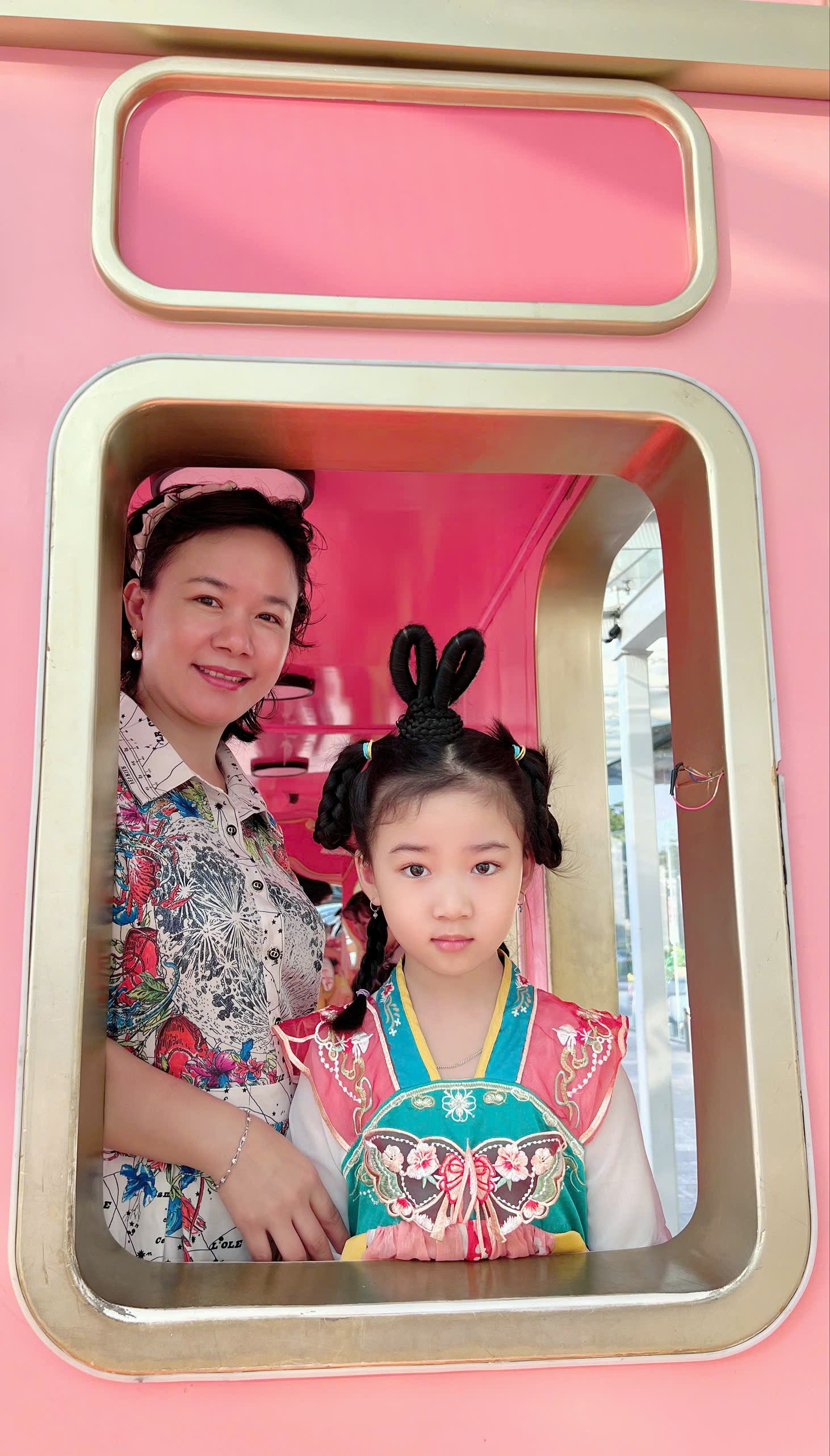 茶楣博士揭秘让孩子熟练读写越南语的秘诀 TS Trà My tiết lộ bí quyết để con “đọc thông, viết thạo” tiếng Việt