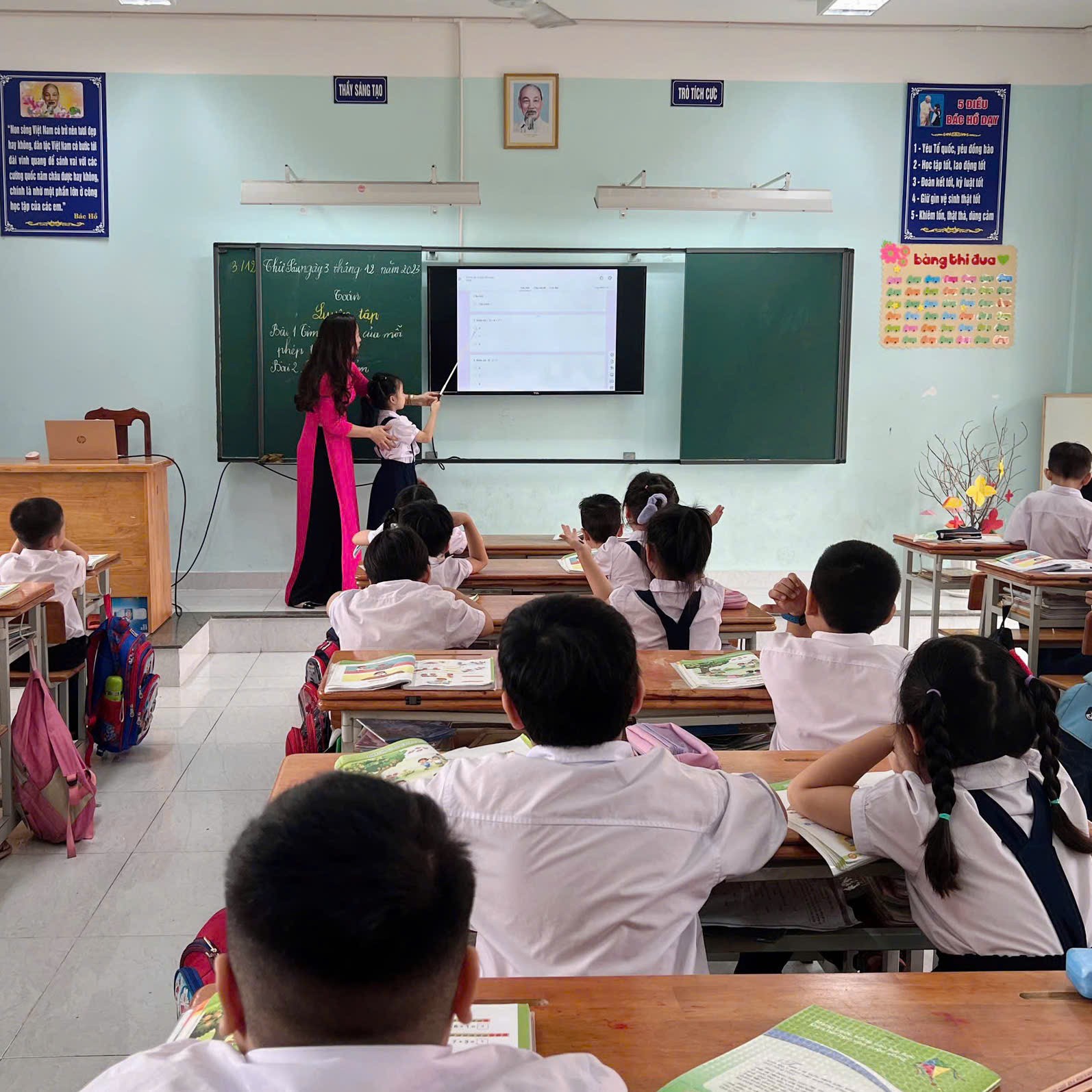 茶楣博士揭秘让孩子熟练读写越南语的秘诀 TS Trà My tiết lộ bí quyết để con “đọc thông, viết thạo” tiếng Việt