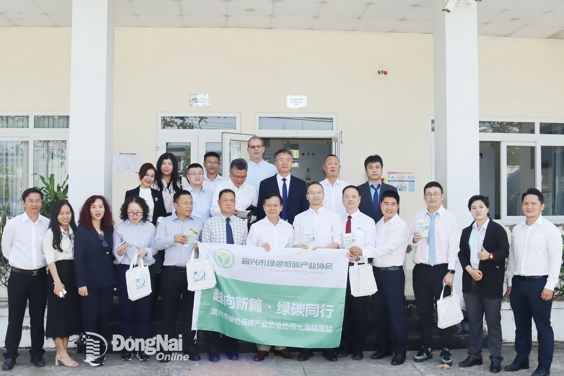 中国绿色低碳产业协会在同奈寻找投资合作机会 cong-nghiep-xanh-va-carbon-1765362549.png