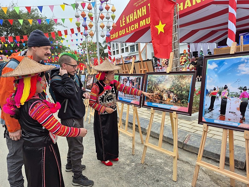 “美丽越南”摄影展搭建越老中人民情谊桥梁