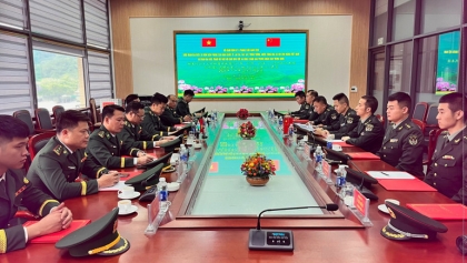 老街（越南）与河口（中国）边防单位举行定期会谈