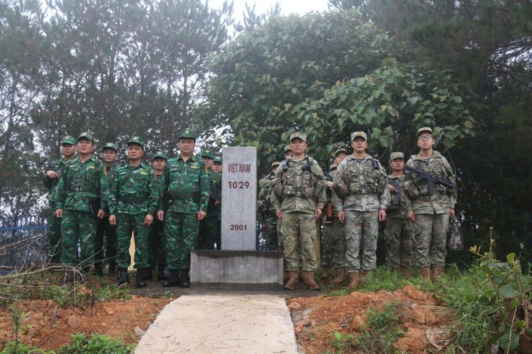 越南谅山省边防部队与中方开展越中边境联合巡逻