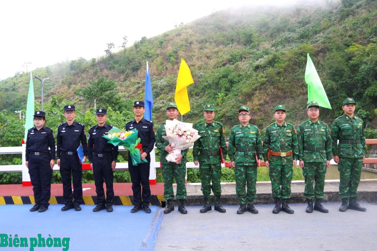 在莱州省开展越中边境联合执法巡逻