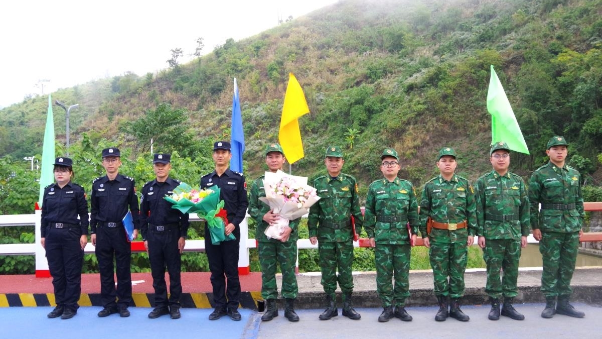 在莱州省开展越中边境联合执法巡逻