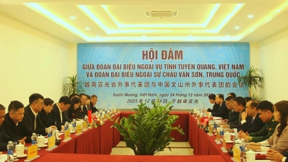 宣光省-文山州加强边境管理合作