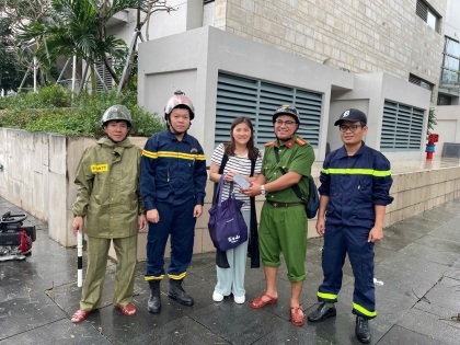 香港（中国）女游客获岘港警方热情帮助深受感动