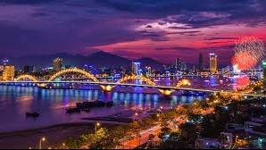 岘港市向政策优抚对象、贫困家庭和社会保障对象赠送年礼