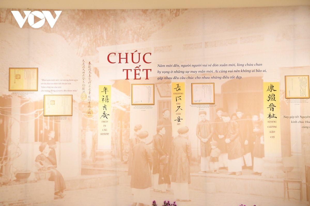 展览展出关于传统春节的100多张独特、罕见的资料与图片。