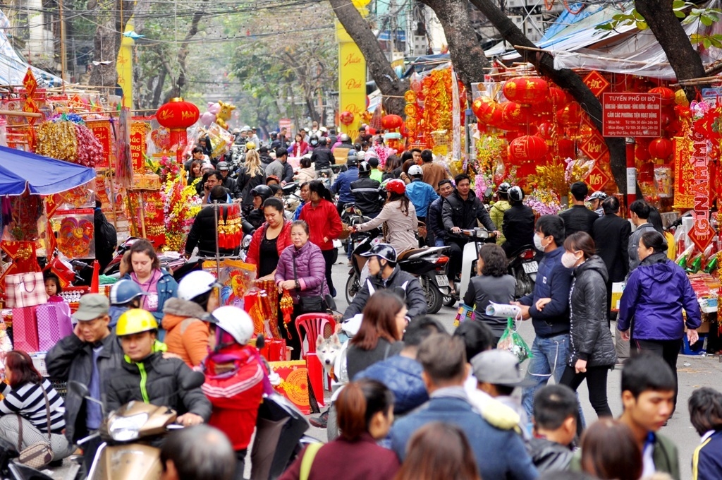 在河内古街可以感受到民族传统春节氛围。
