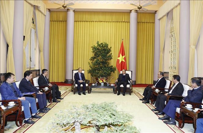 越南国家主席阮春福会见越南国家男子足球队主教练朴恒绪。