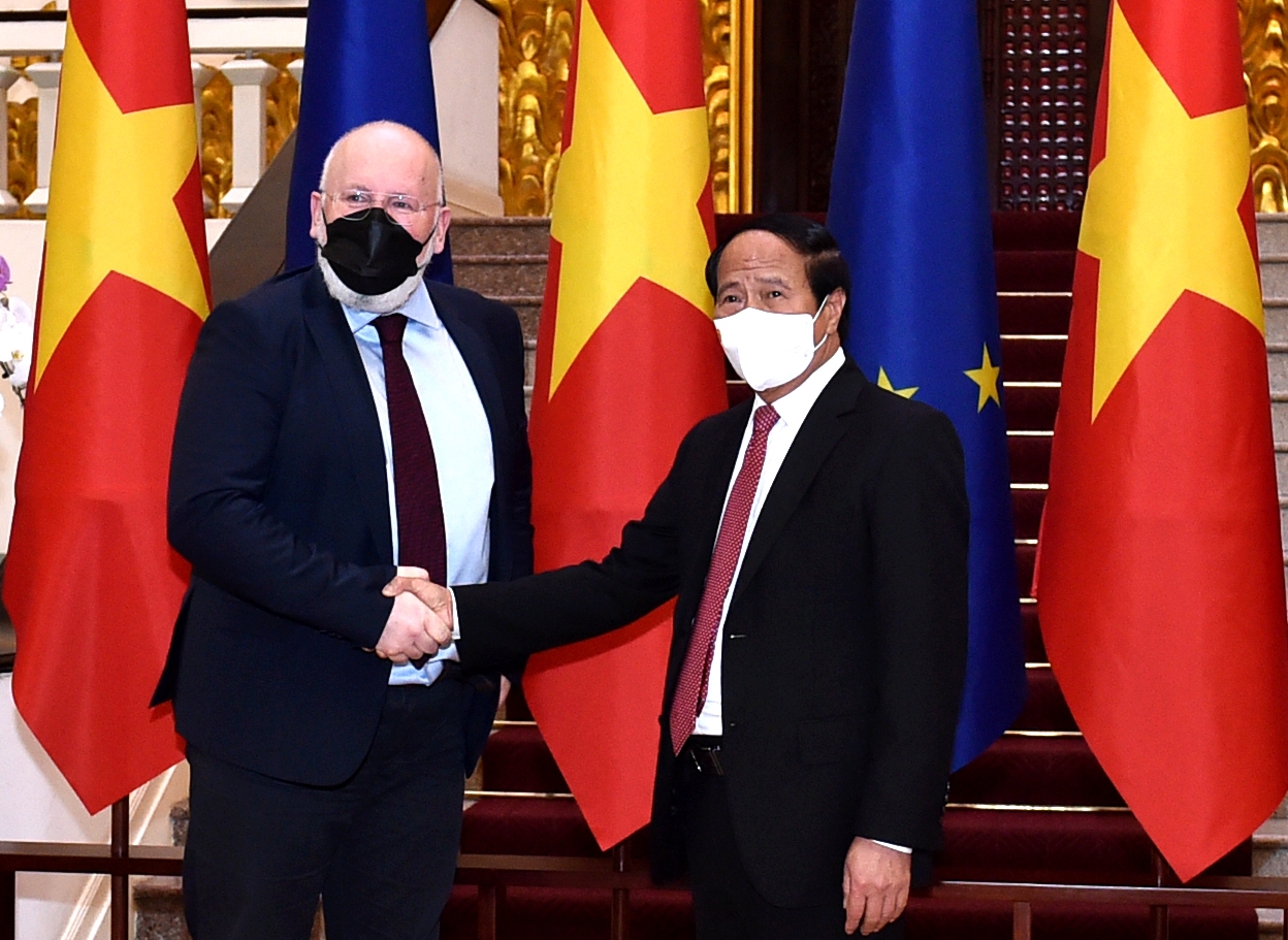 越南政府副总理黎文成会见了欧盟委员会执行副主席弗朗斯·蒂默曼斯。