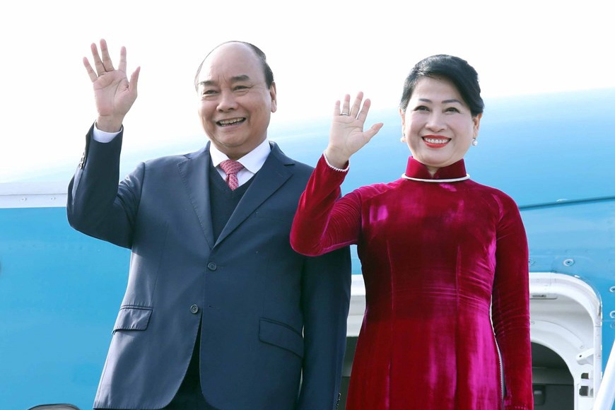 越南政府主席阮春福与夫人向新加坡进行进行国事访问。