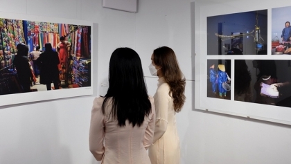在越南岘港举行的《妇女画像》画展