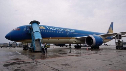 接送283名越南公民回国的首趟航班由越南国家航空公司VN88班号执行，计划于3月7日从罗马尼亚布加勒斯特起飞，3月8日抵达越南河内
