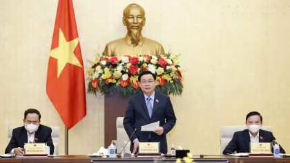 越南国会主席主持质询和回答质询活动