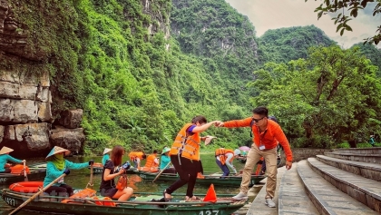 主动披荆斩棘恢复旅游