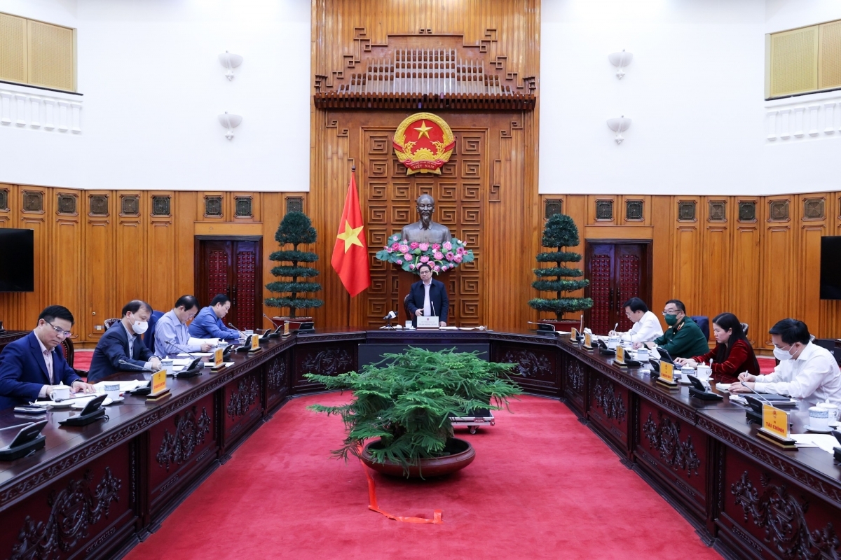 越南政府总理与越南国家油气集团举行工作会议。