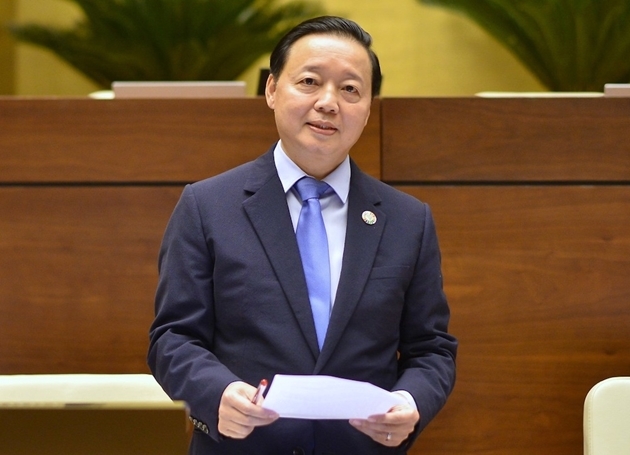资源环境部部长陈红河接受质询。