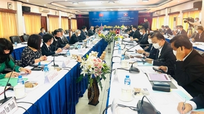 促进越老两国计划与投资部之间的合作取得新突破