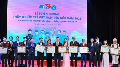 表彰10位越南杰出青年医生