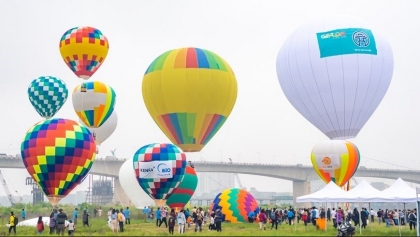 “多彩河内”热气球节