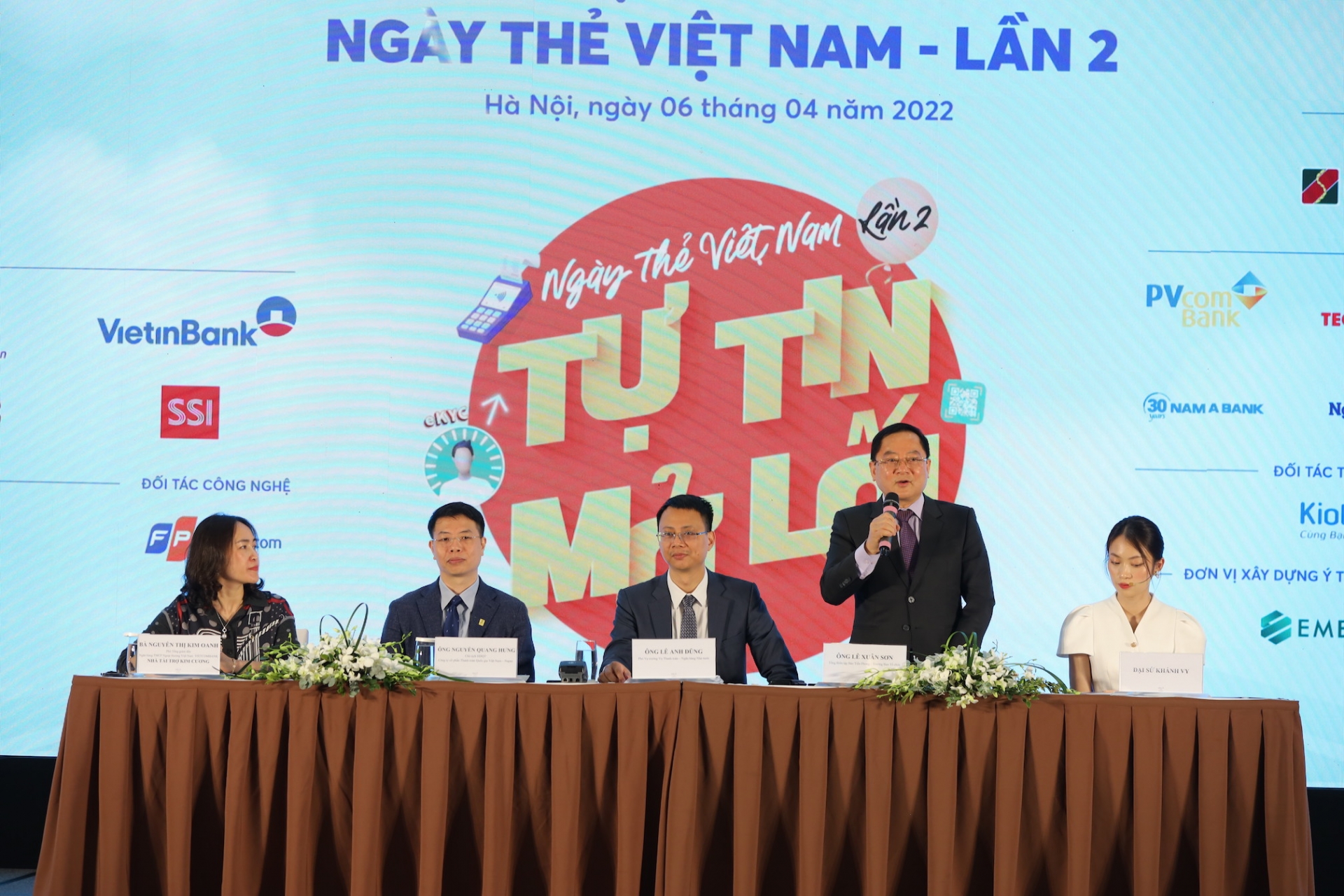 第二届“越南卡日”：鼓励年轻人 “无现金支付”。