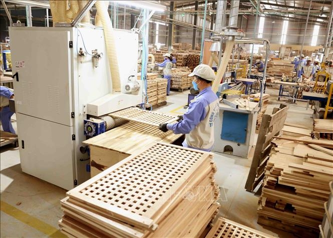 越南木材加工出口行业已迅速恢复生产并加快生产进度。