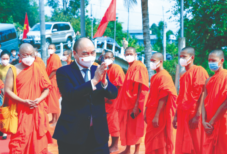 国家政府主席在高棉族南传佛教学院庆祝传统新年。