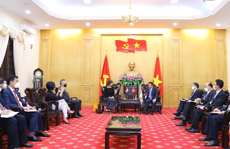 越南愿加强与荷兰伙伴研究与学术交流。