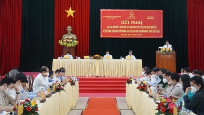 越南国会副主席阮德海与宁顺省领导就国会关于停止实施宁顺省核电投资主张的第31号决议5年执行情况举行工作会谈
