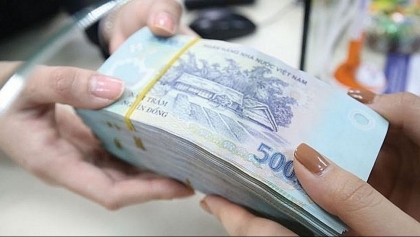 越南国家银行越盾对美元汇率中间价报23106 较前一交易日上调2越盾