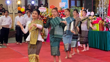 80号友谊学校的老挝留学生庆祝老挝传统新年