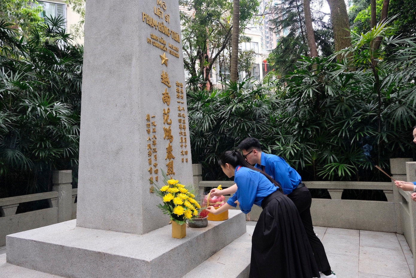 越南青年在中国广州参观“红色地址”时深受触动 越南青年在中国广州参观“红色地址”时深受触动