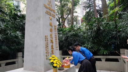 越南青年在中国广州参观“红色地址”时深受触动