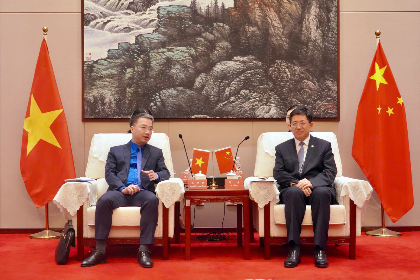 传承“红色基因” 夯实越中青年友谊基础 传承“红色基因” 夯实越中青年友谊基础